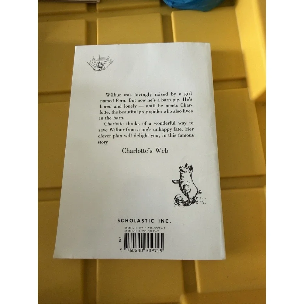 Charlottes Web - Paperback By E B White Illustrated Garth Williams